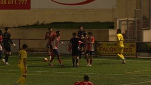 Disset targetes, quatre expulsions i dos gols, un en el temps afegit