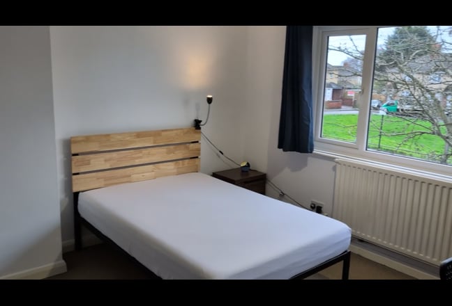 Near hospital, driveway parking, home gym Main Photo