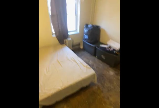 Large room available  Main Photo