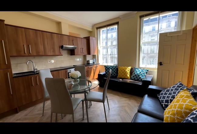 Two Bedrooms and Two Bathrooms Flat with AC Main Photo