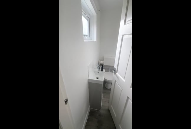 Modern 3-Bed House w/ Pool & Table Tennis – Old Tr Main Photo