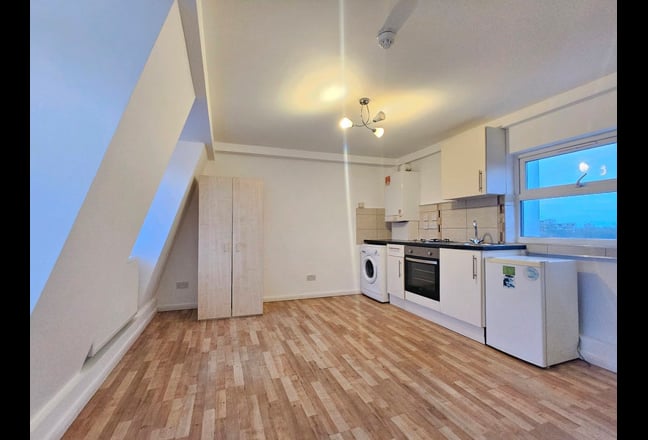 Gorgeous Studio Flat - 4th Floor - Panoramic Views Main Photo