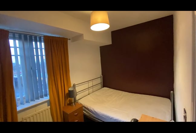 DOUBLE room available in 4 Bedroom House Main Photo