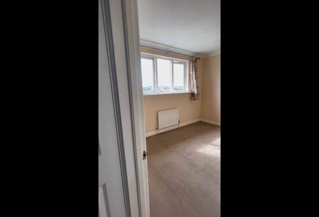 Large semi-detached 4bedroom house-share  Main Photo