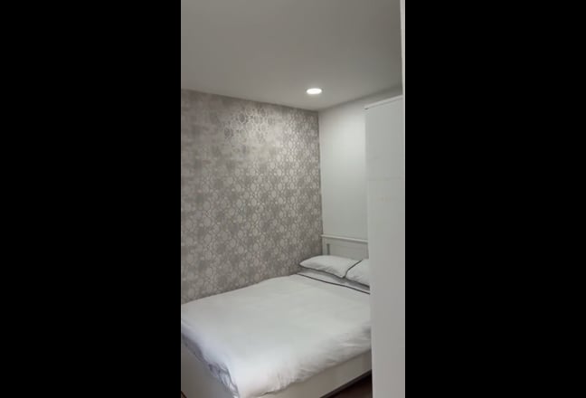Clean Double Room • Bills Inc • Elizabeth Line 10m Main Photo