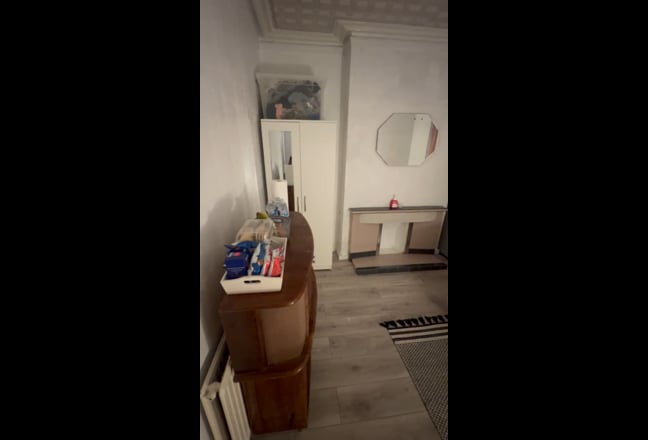 Large Double Room // Slough High street Main Photo