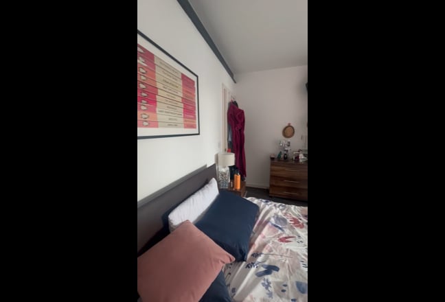 Huge room with balcony near Stratford station  Main Photo