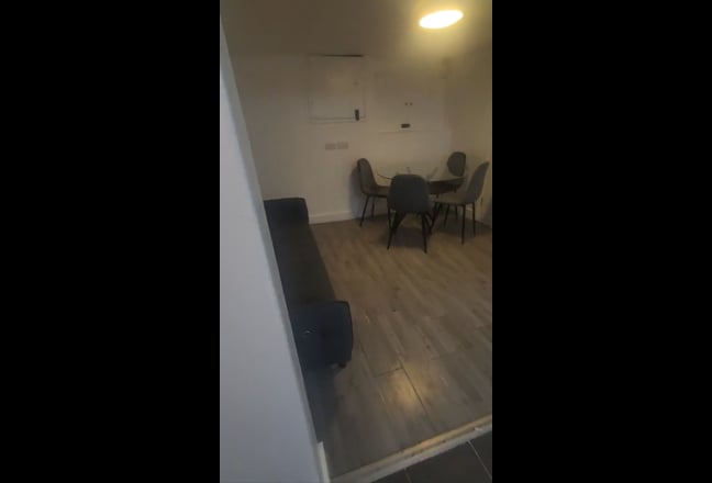  No Deposit! Spacious Room in Gravesend Main Photo