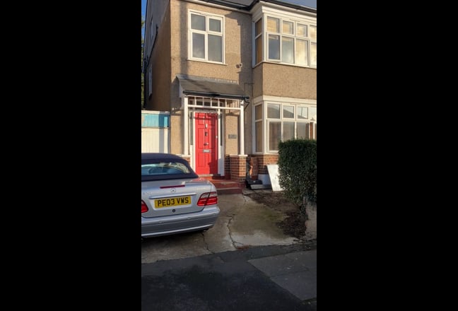 Large Double Room Main Photo