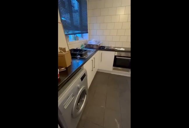 Single Room in House share SW11  Lavender hill  Main Photo