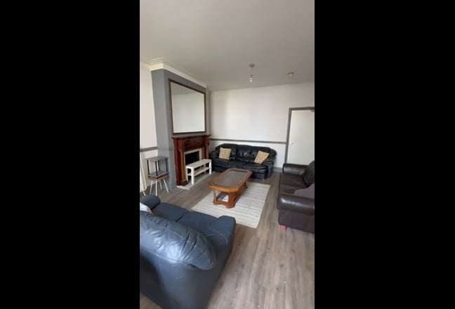 Ground floor double room in a shared house Main Photo