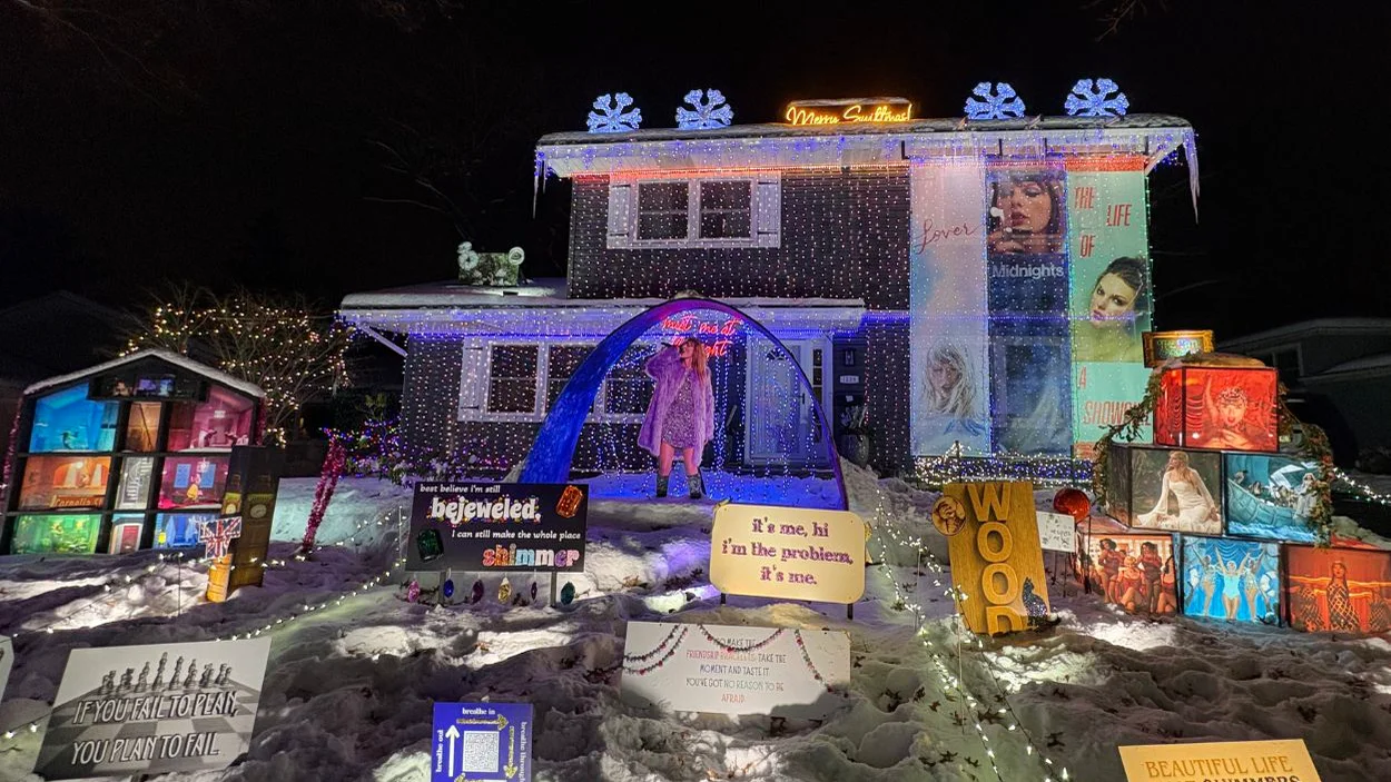 Naperville's Swiftmas House returns for its final year | NCTV17