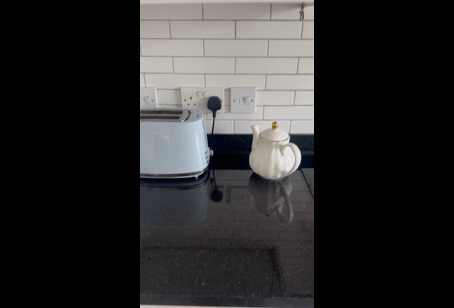 Whole 2-Bed Flat in Kew – Short Let 1–6 Months Main Photo