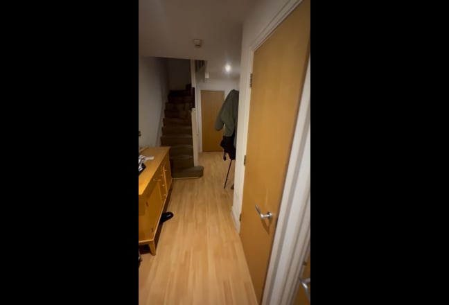 1 room available in prime location  Main Photo