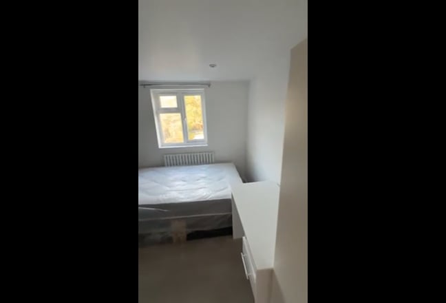 Large Studio Room for Couples or Single  Main Photo