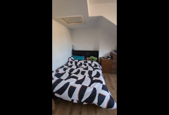 Beautiful double bedroom in a Two bedroom flat Main Photo