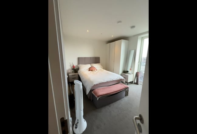 Room available in 3-bed flat  Main Photo