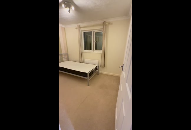 Furnished Single Room  Main Photo