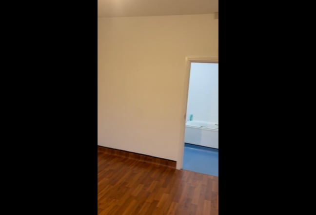 Large En Suite Room with park view and rear garden Main Photo