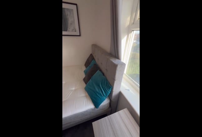 1 remaining close to Didcot Town and Train Station Main Photo