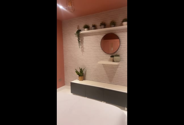 Large Bright Double Room (All Bills Included)  Main Photo