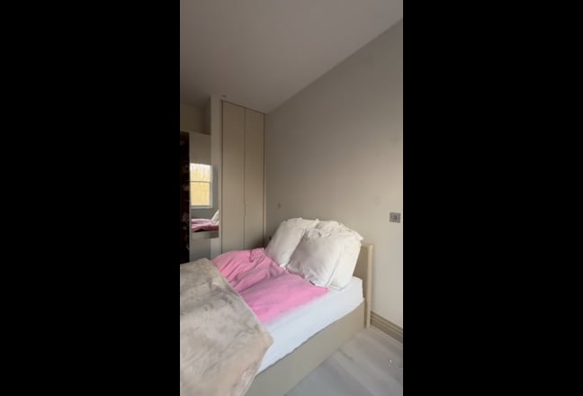 Modern DBL Room with En-Suite Main Photo