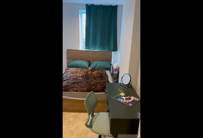 Modern two bedroom flat, all bills included  Main Photo