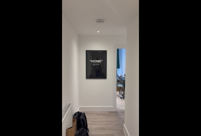 Modern two bedroom flat, all bills included  Main Photo