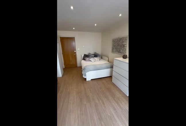 Large Double Room with Sofa , Balcony and Dining Main Photo