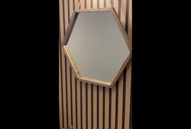 Ensuite bedroom - Town Centre location Main Photo