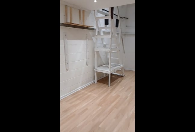 Double room for £900 with mezzanine in Tottenham H Main Photo