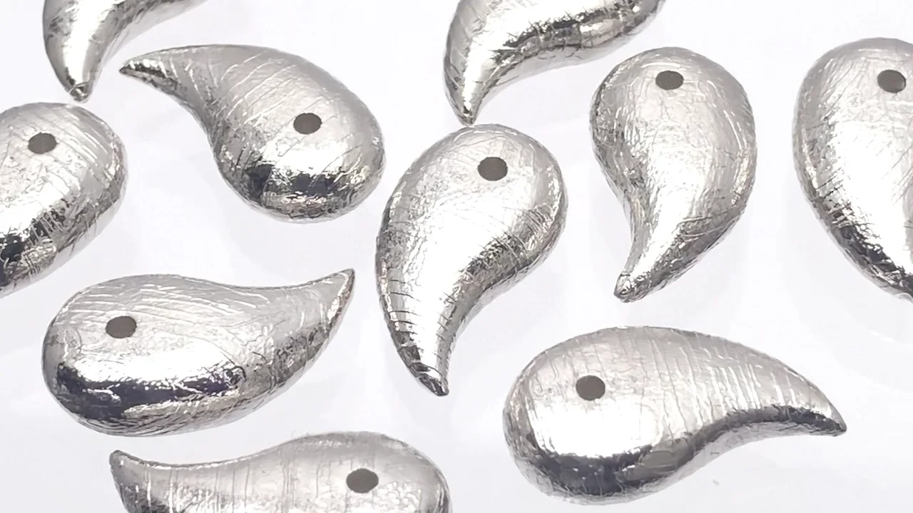 メテオライト（アルタイ隕石）勾玉18×10mm 1個｜天然石ビーズの卸問屋