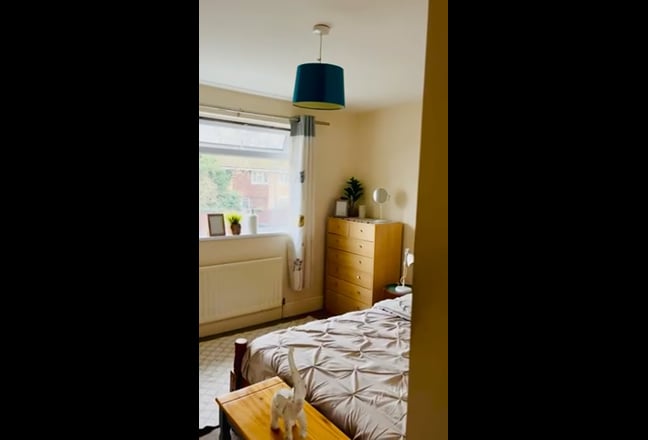 Large, furnished double bedroom, Parking Main Photo