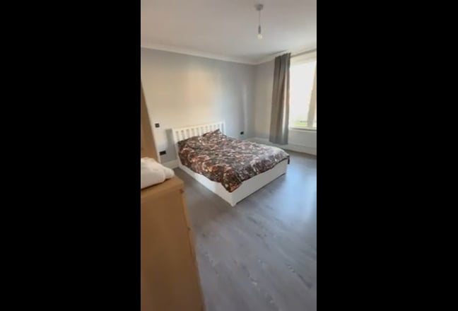 Large en suite room for rent in west Croydon  Main Photo
