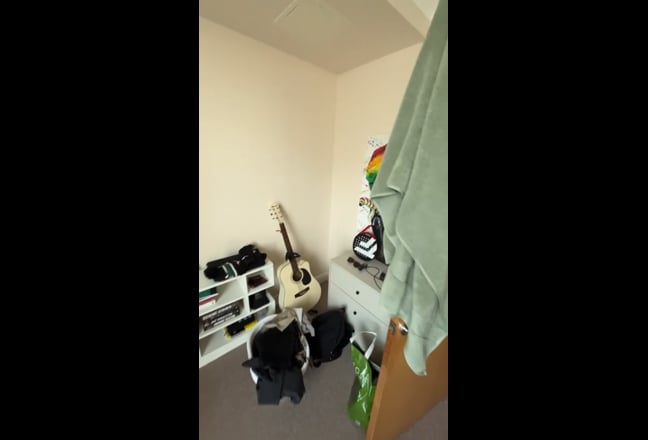 2-Bed Apartment in Brentford – Balcony + Parking Main Photo