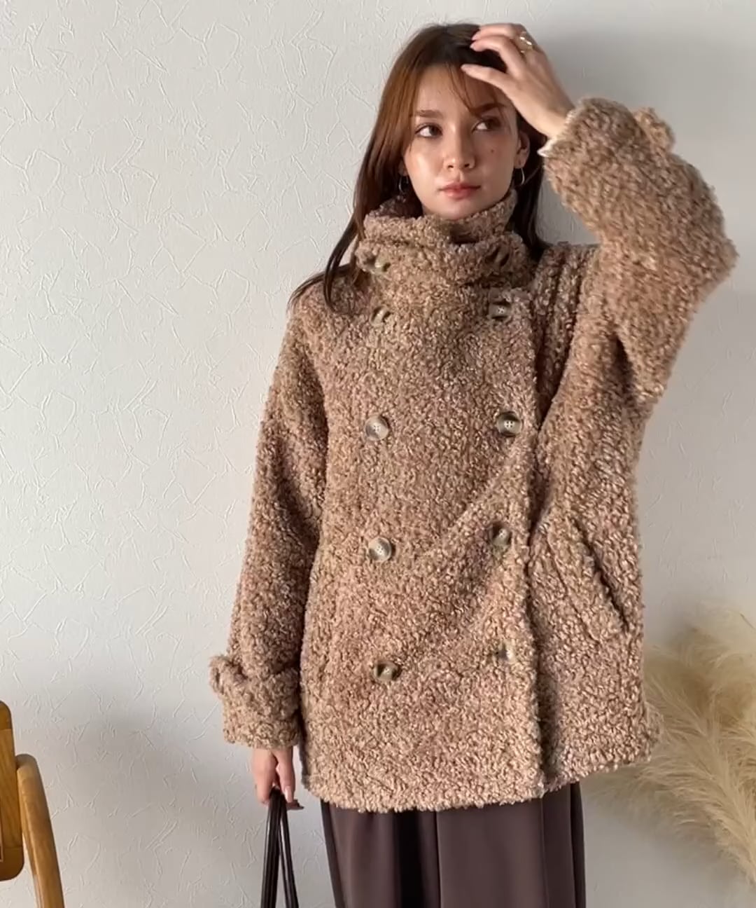 ふんわり包まれる贅沢な季節感。スタンドカラープードルボアダブル