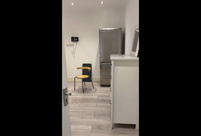 Newly renovated room- NW2 (Neasden) Main Photo