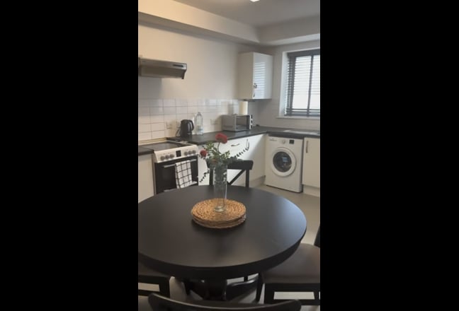 Large Double Room - 5mins to Barking Stn Main Photo