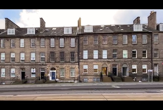 Charming massive New Town Flat - suit 3 profs Main Photo