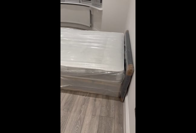 Gated property with massive garden Main Photo