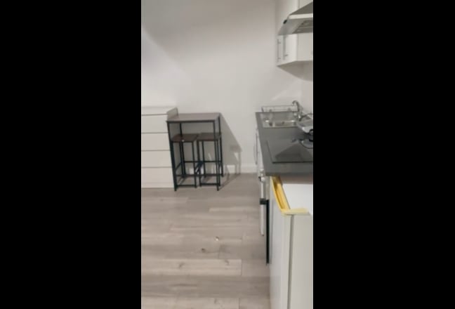 🌞 Comfortable Flat – Well Located 🌿 Main Photo