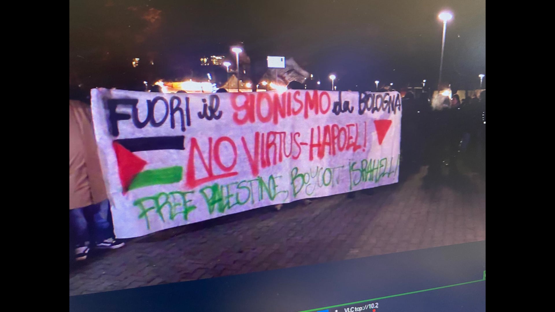 Giardino Parker-Lennon blindato per la manifestazione pro Pal contro la partita Virtus Hapoel
