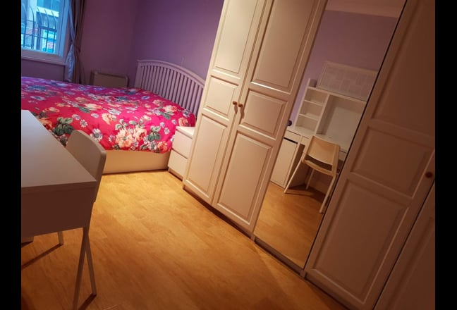 Spacious Bright Double + Desk. Canary Wharf ✨ Main Photo