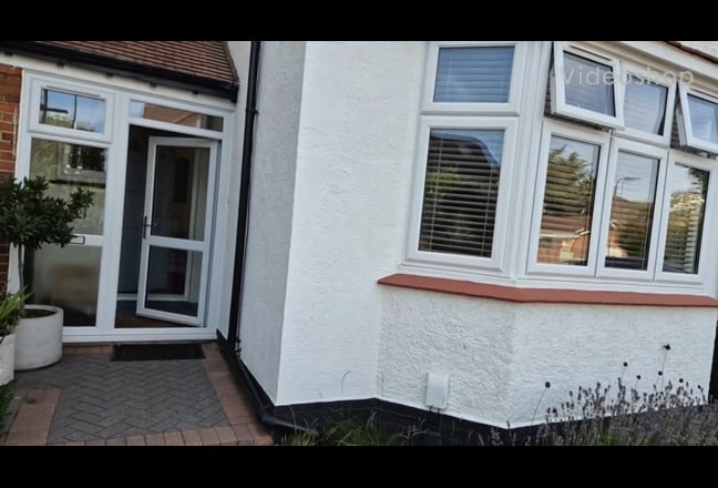 En-suite Double Bedroom- Quiet and  good views Main Photo