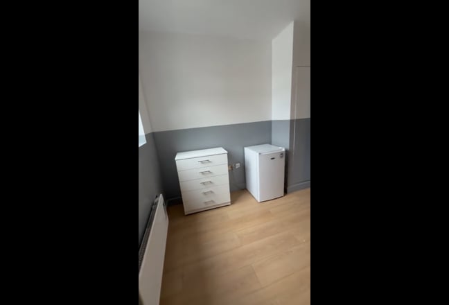 Room Mate - En-suite Room Available  (Bills incl) Main Photo