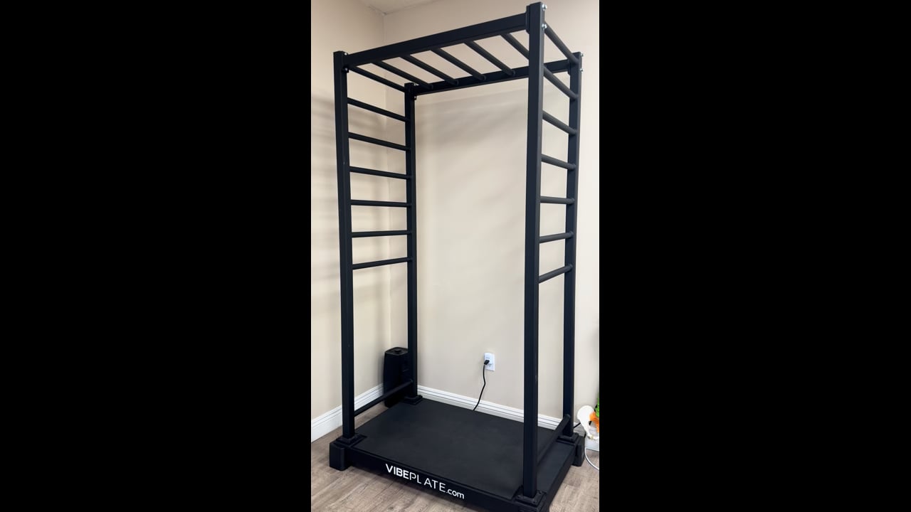 Vibration plate with cage for balance and strength training