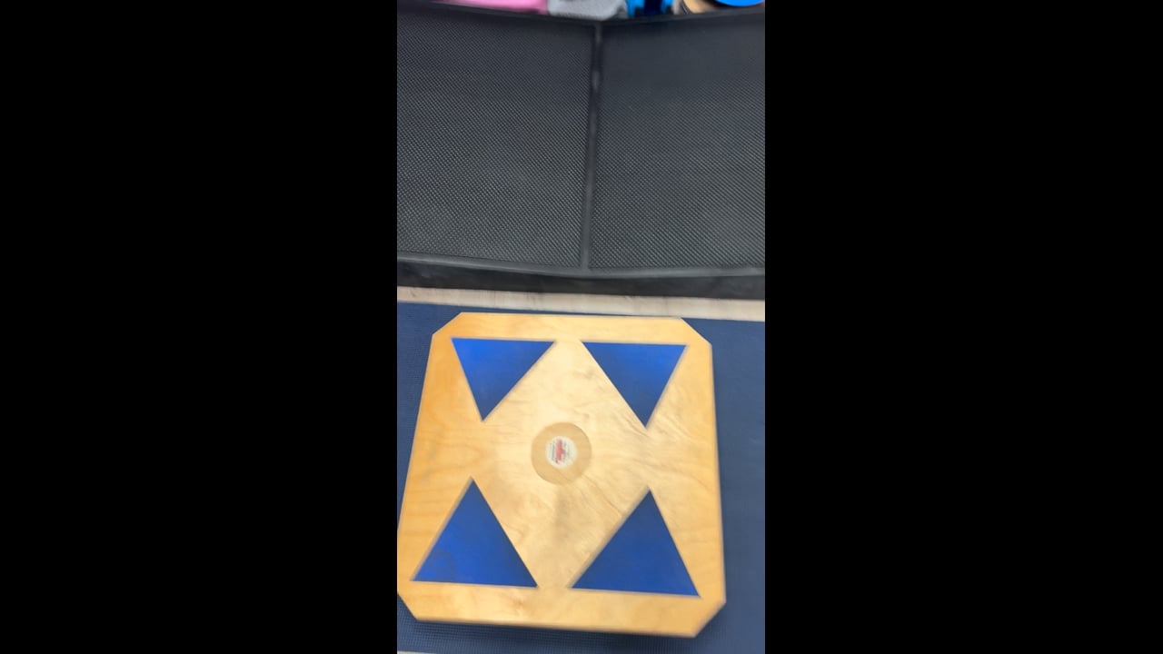 Square wobble board -