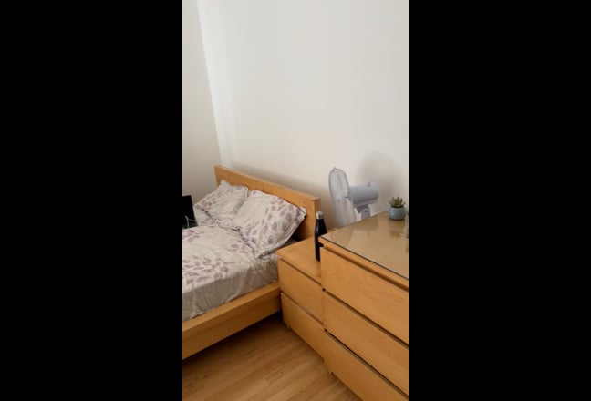 Luxury Spacious Room, 5 Mins from Tube Station Main Photo