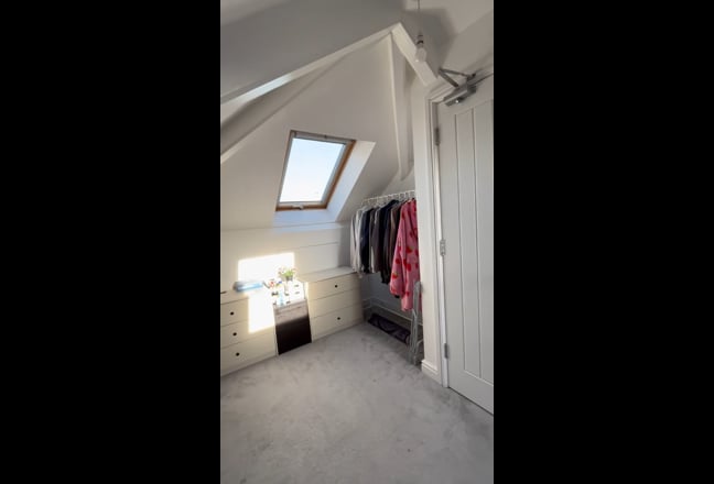🌟Spacious attic room available 🌟 Main Photo