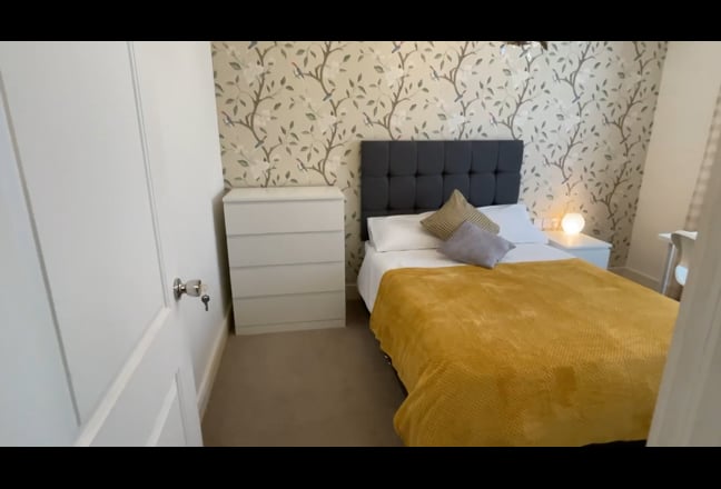 Double room in a lovely home - Central Location. Main Photo